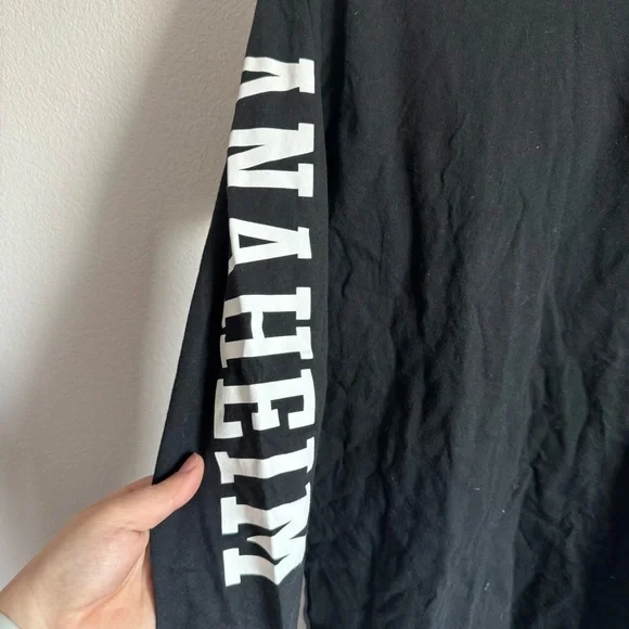 NHL‎ Anaheim Ducks Trust & Tradition Long Sleeve Crewneck Tee Size: M - Picture 3 of 5